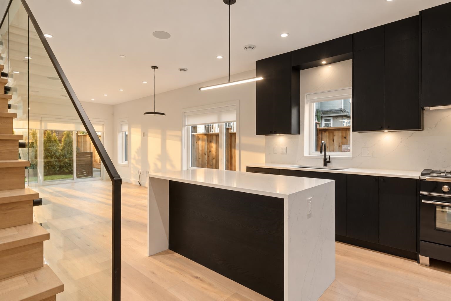 1 2539 Grant Street Vancouver, BC - 1