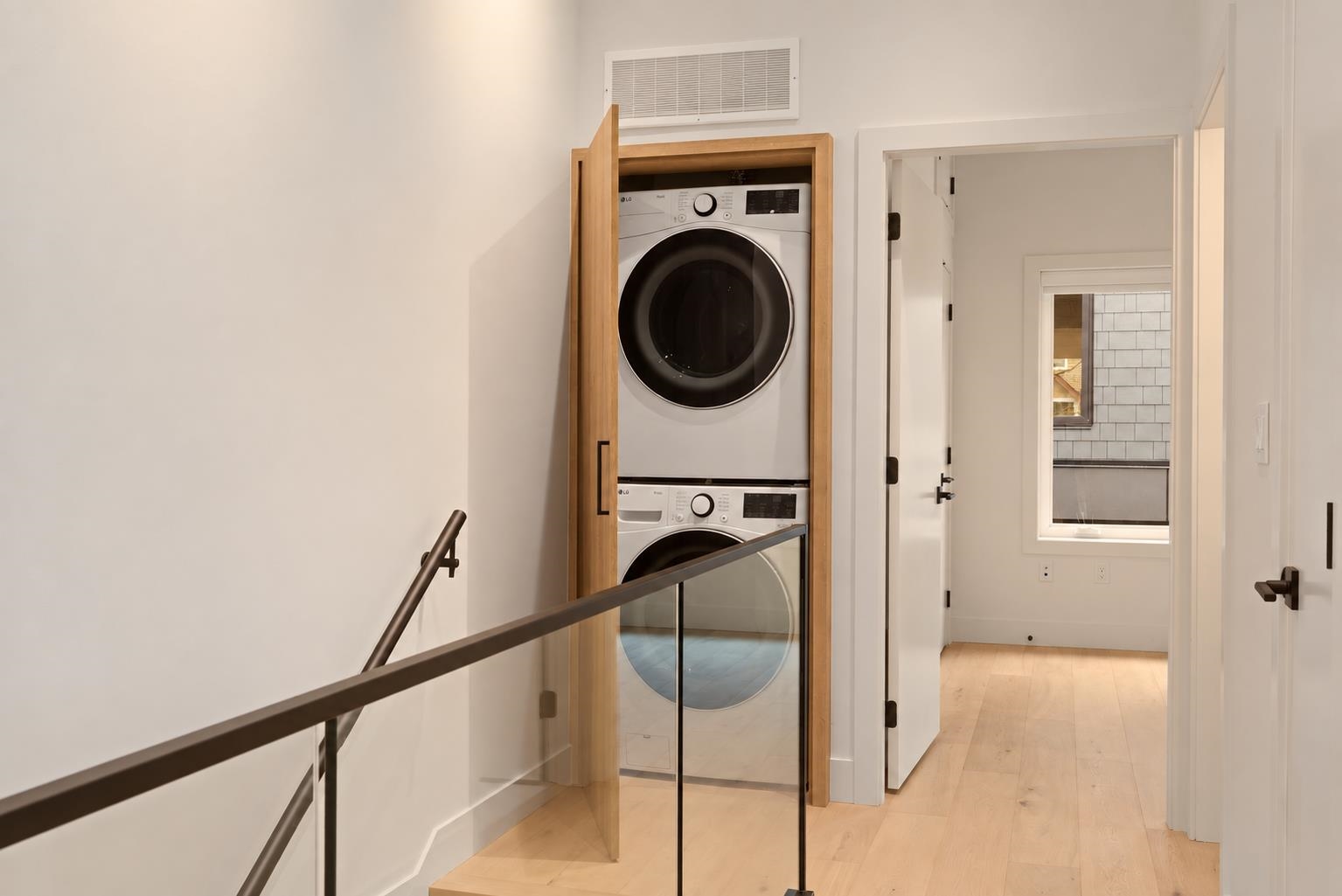 1 2539 Grant Street Vancouver, BC - 10