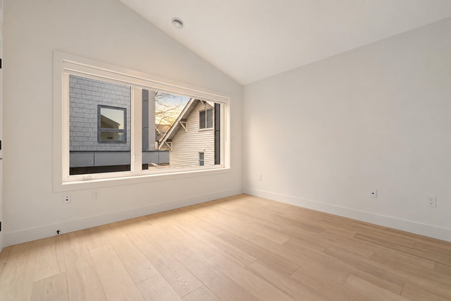 1 2539 Grant Street Vancouver, BC - 13