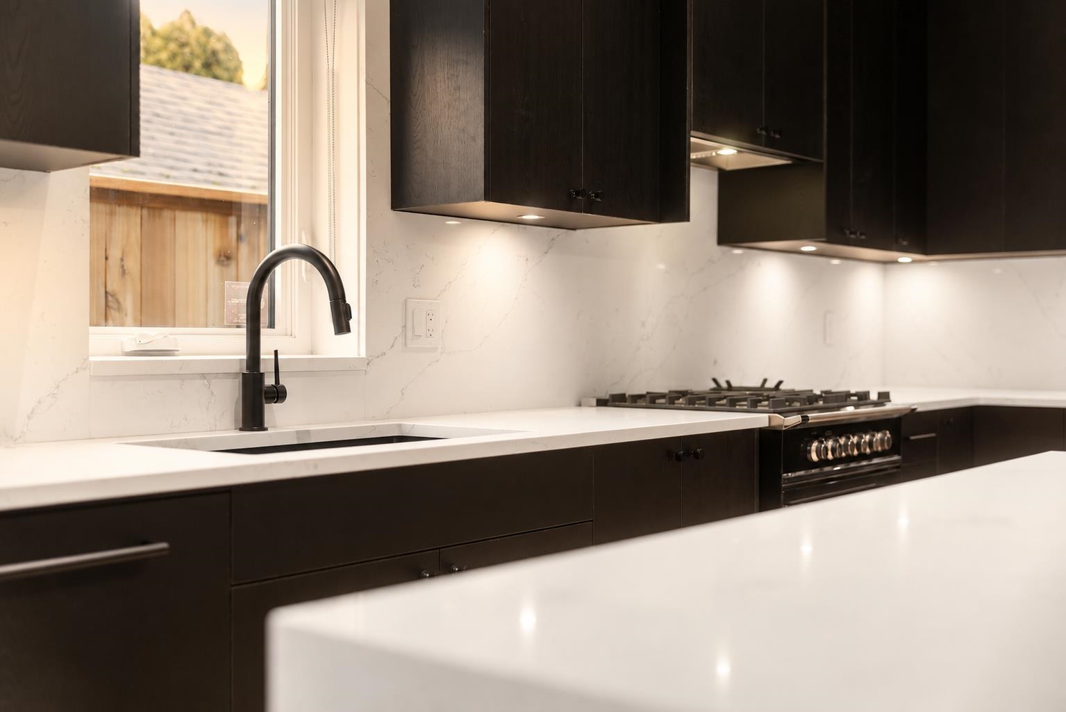 1 2539 Grant Street Vancouver, BC - 3