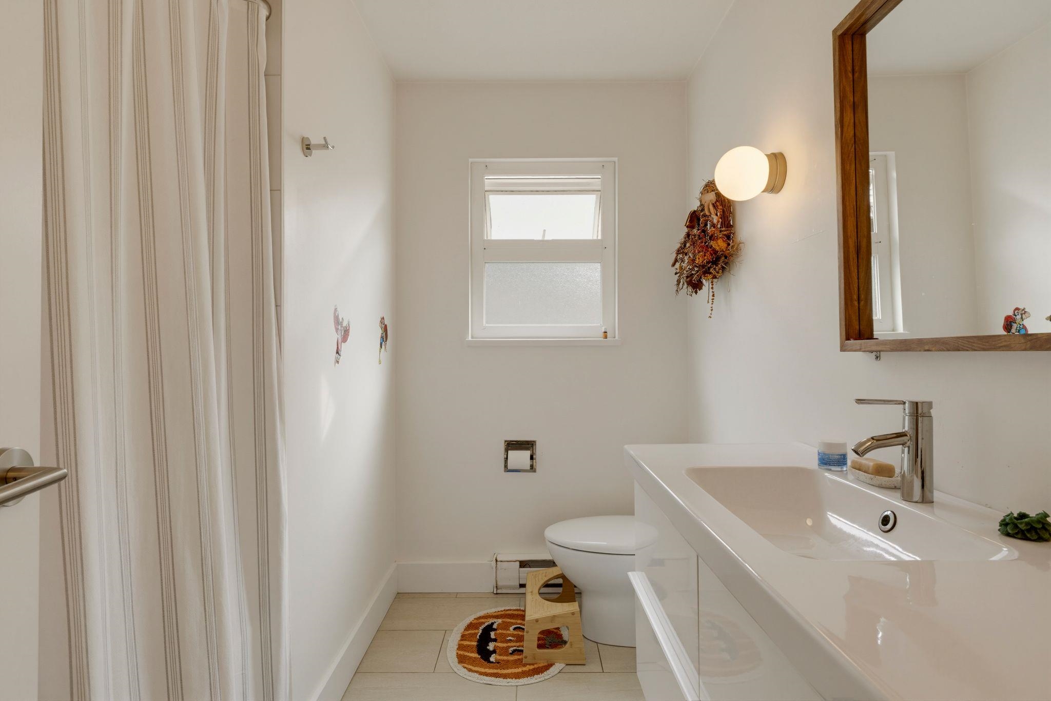 1762 E 15th Avenue Vancouver, BC - 35