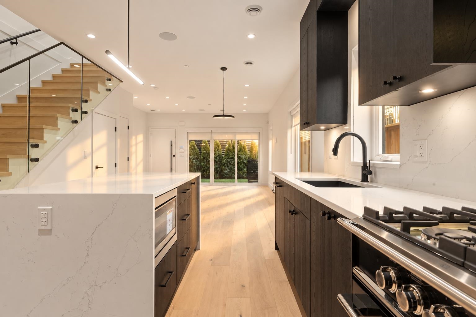 1 2539 Grant Street Vancouver, BC - 2