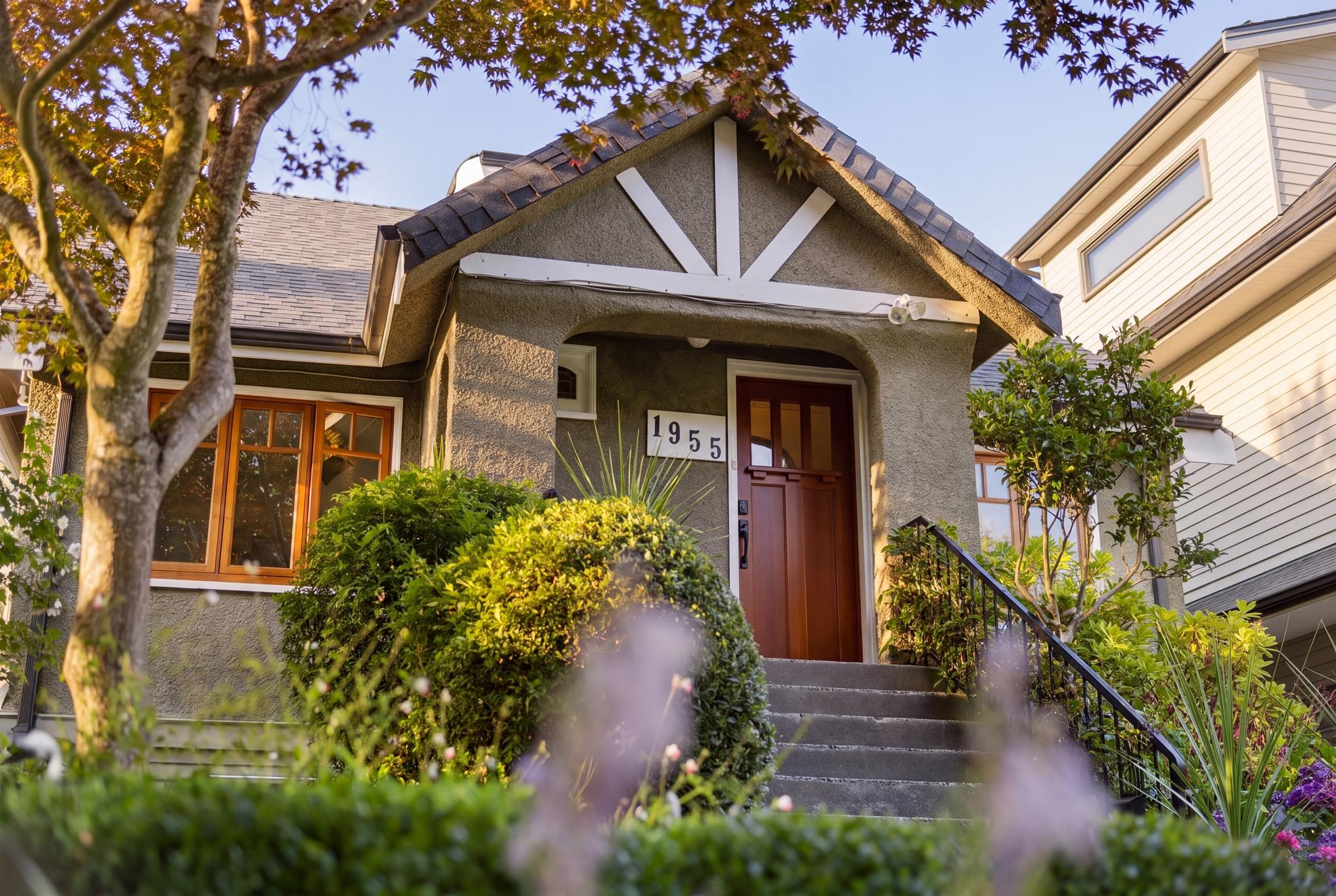 1955 E 8th Avenue Vancouver, BC - 1